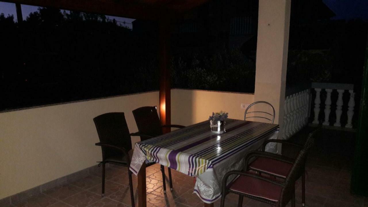 Apartmani Krpeta Pakostane Exterior photo